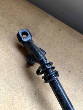 Lr049447 Aftermarket Land Rover Defender Drop Arm To Tracking Bar Steering Damper Mount Rhd