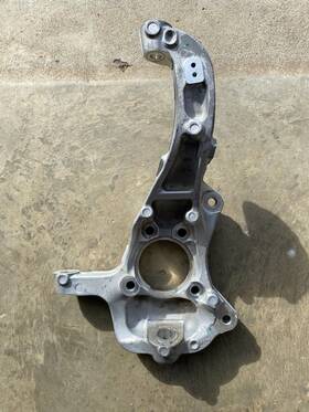 84453669 Gm 19-23 2023 Silverado Sierra 1500 4x4 Right Passenger Steering Knuckle