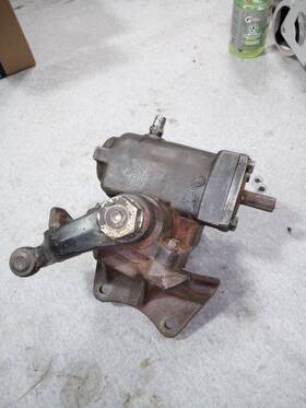 18270065-101 Toyota 1979-1985 4wd Pickup/4runner Manual Steering Gear Box Mount Pit-man Arm