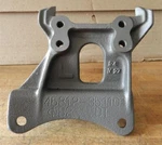 1981-85 Toyota Pickup 1984-85 4RUNNER 4X4 W/solid Axle Gear Mount 45312-35110. Fixed Price $65.00.